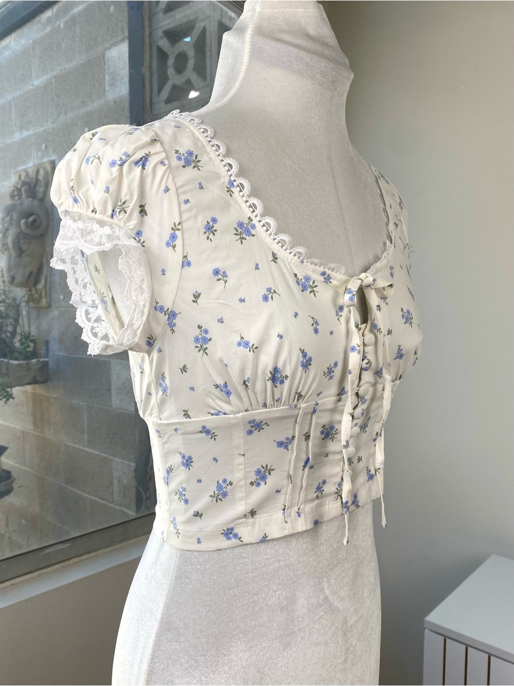 Blu Pepper NWT Floral Lace Trim Corset Crop Top Ivory Blue Size S - Picture 3 of 10